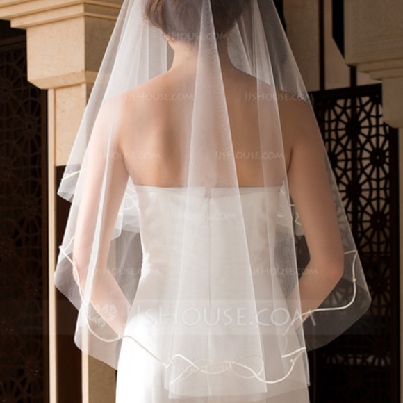 New! One-tier Fingertip Bridal Veil Pearl Cut Edge - Picture 4 of 6